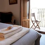 Flores Amarillas B&B *