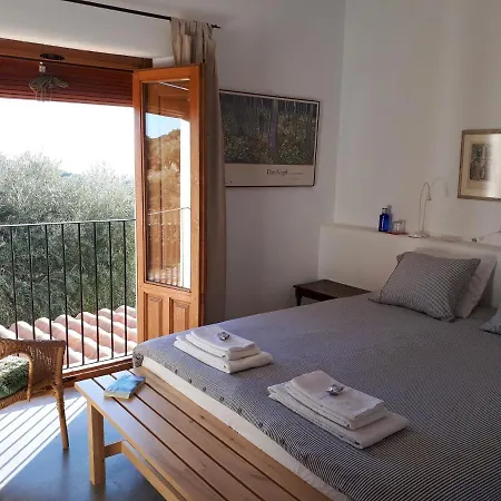 Flores Amarillas Bed & Breakfast *