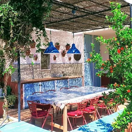 Flores Amarillas Bed & Breakfast