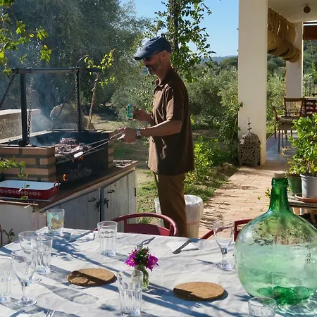 Flores Amarillas Bed & Breakfast *