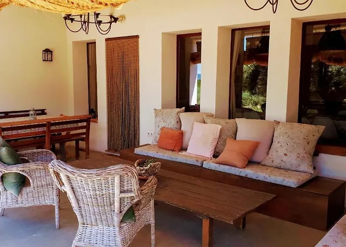 Flores Amarillas Bed & Breakfast