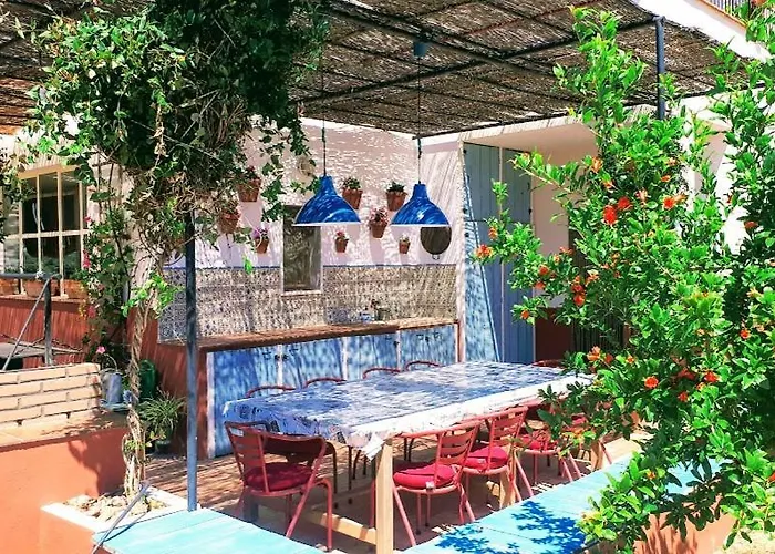 Flores Amarillas Bed & Breakfast