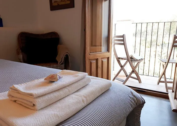 Flores Amarillas Bed & Breakfast *